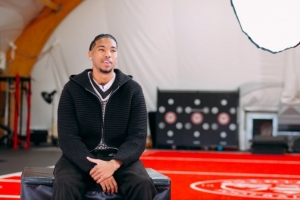 开云app-布伦特福德官方：后卫本杰明-亚瑟、门将朱利安-艾斯通升至一线队