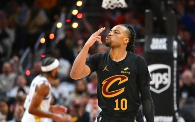 开云-半场领先42分暴虐勇士 骑士不败金身谁能打破？